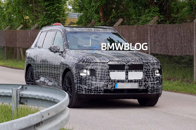 Гибриды пока откладываются: BMW X7 G67 остаётся верен бензиновым и дизельным двигателям